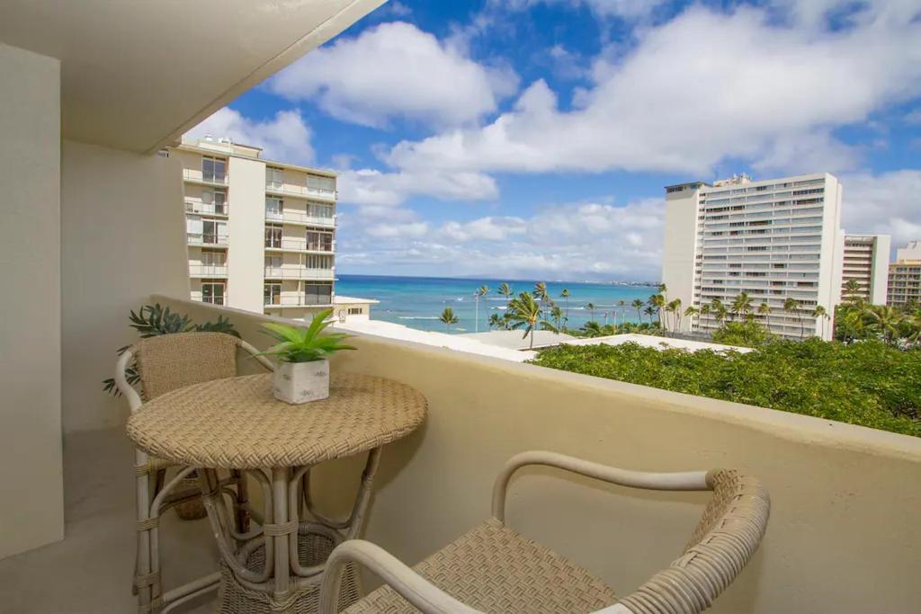Diamond Head Beach Hotel Honolulu Exterior photo