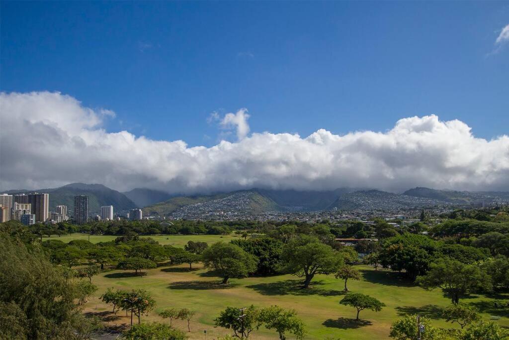 Diamond Head Beach Hotel Honolulu Exterior photo