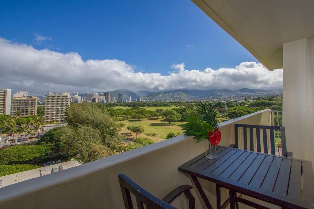 Diamond Head Beach Hotel Honolulu Exterior photo