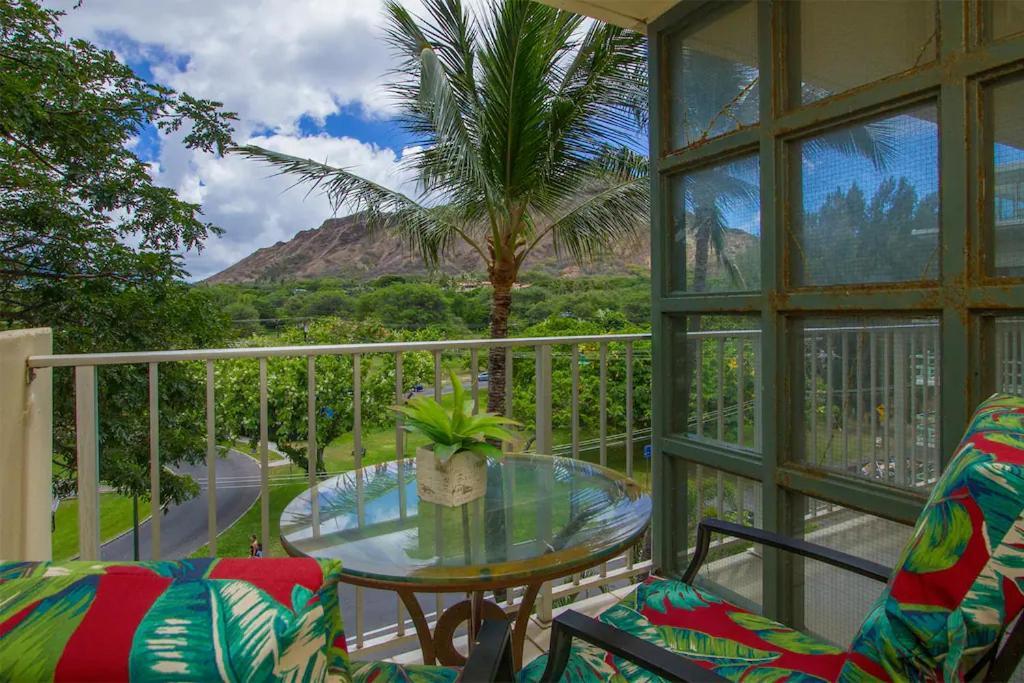 Diamond Head Beach Hotel Honolulu Exterior photo