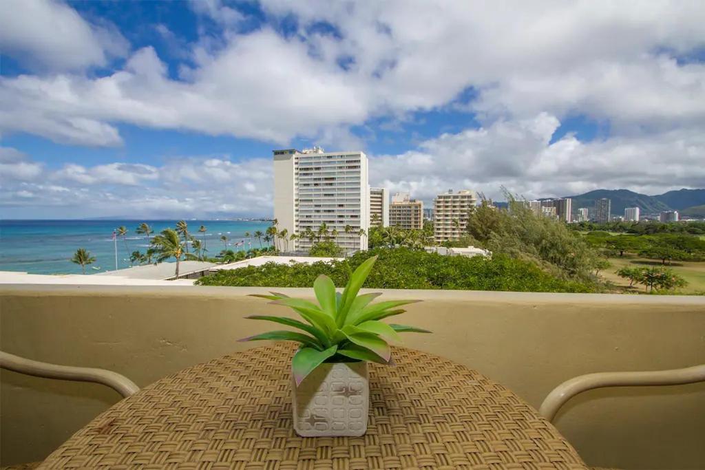Diamond Head Beach Hotel Honolulu Exterior photo