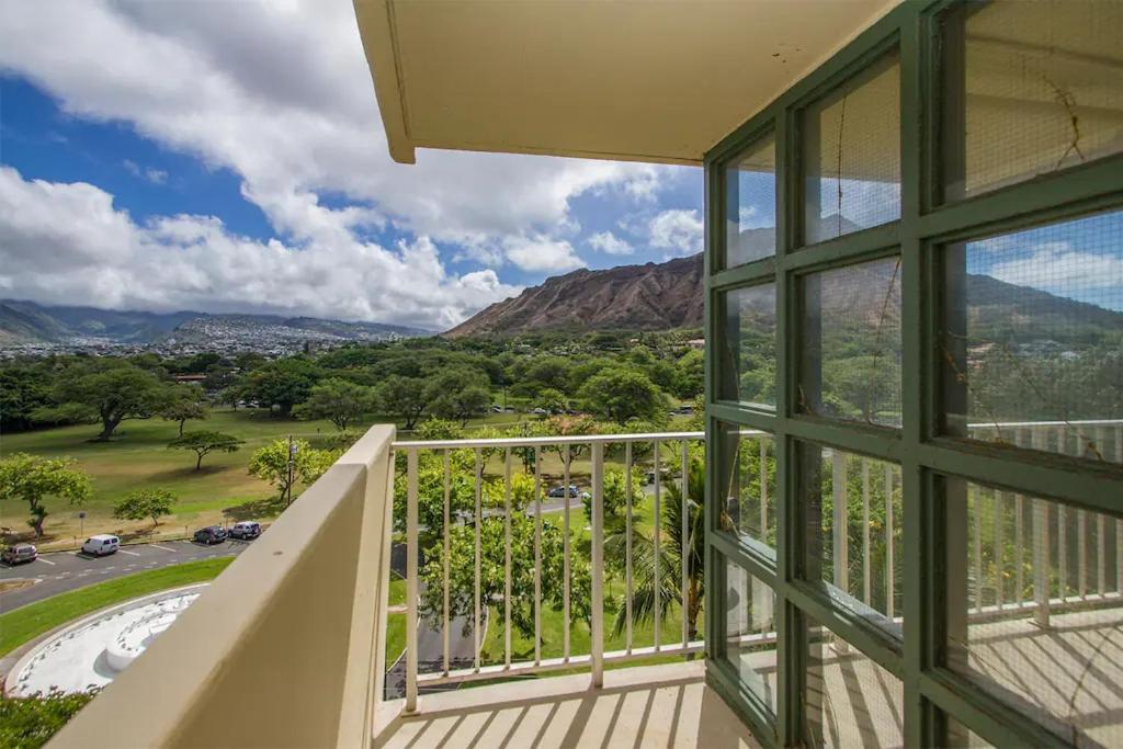 Diamond Head Beach Hotel Honolulu Exterior photo